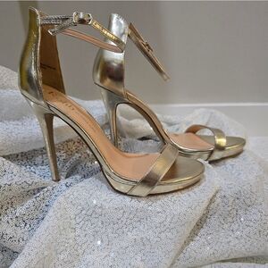 Rohb by Joyce Azria metallic gold heeled sandals. New Size 7